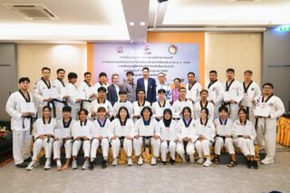 ภาพบรรยากาศการฝึกอบรมกีฬาเทควันโดเพื่อความเป็นเลิศ ผู้ฝึกสอนกีฬาเทควันโดระดับชาติ 5 ภาค ประจำปี 2568

ภาค 4  ณ โรงแรมริเวอร์  จังหวัดปัตตานี                                               ในระหว่างวันที่ 7-9 กรกฎาคม 2568🥋