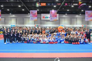 ภาพบรรยากาศการแข่งขัน G H Bank เทควันโดชิงชนะเลิศแห่งประเทศไทย ประจำปี 2568 ประเภทพุมเซ่

ในวันแรกวันที่ 17 ตุลาคม 2568  ณ ไอส์แลนด์ฮอลล์  ศูนย์การค้าแฟชั่นไอส์แลนด์ 👇🏻🥋