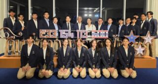 เมื่อวันที่ 23 มกราคม 2569 ที่ห้องเจ้าพระยา หอประชุมกองทัพเรือ ผศ.พิมล ศรีวิกรม์ ประธานคณะกรรมการโอลิมปิคแห่งประเทศไทย เป็นประธานงานเชิดชูเกียรติและภาคภูมิใจกับทุกภาคส่วนในการสร้างความสำเร็จสู่ชัยชนะครั้งใหญ่ การแข่งขันกีฬา ซีเกมส์ ครั้งที่ 33 ในชื่องาน “คืนที่ดาวพราวฟ้า” 

โดยมีทัพนักกีฬาไทย และเจ้าหน้าที่ จากทุกสมาคมกีฬา ที่ช่วยกันทำผลงาน 233 เหรียญทอง 154 เหรียญเงิน 113 เหรียญทองแดง รวมทั้งหมด 500 เหรียญ เข้าร่วม

ทั้งนี้ ผู้ฝึกสอนและนักกีฬาเทควันโดทีมชาติไทยประเภทท่ารำ ยังได้ร่วมแสดงโชว์ในงานดังกล่าวด้วย👍🏻🇹🇭🥋