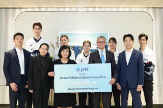 วันที่ 2 มีนาคม 2569  ผศ. พิมล ศรีวิกรม์ นายกสมาคมกีฬาเทควันโดแห่งประเทศไทย พร้อมด้วยคณะผู้ฝึกสอนและนักกีฬาเทควันโดทีมชาติไทย 

เข้ารับมอบงบประมาณสนับสนุนจากคุณมีนา ศุภวิวรรธน์ ผู้ช่วยกรรมการผู้จัดการใหญ่บริหารชื่อเสียงองค์กรและกิจการเพื่อสังคม บริษัท ปตท. จำกัด (มหาชน)  

ในโครงการสนับสนุนสมาคมกีฬาแห่งประเทศไทยที่จัดขึ้นโดยคณะกรรมการนโยบายการสนับสนุนสมาคมกีฬาจากหน่วยงานรัฐวิสาหกิจและภาคเอกชน ตามนโยบายของรัฐบาลในการสนับสนุน Soft Power ของประเทศไทย ด้านการส่งเสริมและพัฒนากีฬา ประจำปี 2569 เป็นเงิน 5,000,000 บาท (ห้าล้านบาทถ้วน)  🙏🏻🙏🏻