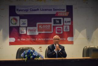 ผศ.พิมล  ศรีวิกรม์ นายกสมาคมกีฬาเทควันโดแห่งประเทศไทย กล่าวให้โอวาทกับผู้เข้าร่วมการอบรม Kyorugi Coach License  Seminar 2026 ในวันที่ 20 มีนาคม 2569  ณ ห้อง222 โซน E สนามราชมังคลากีฬาสถานการกีฬาแห่งประเทศไทย  โดยการอบรมดังกล่าวจัดทั้งหมด 4 ครั้ง ในวันที่ 4, 12, 19 และ 20 มีนาคม 2569🥋