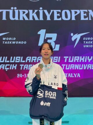สรุปผลการแข่งขันรายการ 13th Turkiye Open 2026  ณ เมืองอันตัลยา  ประเทศตุรกี ในวันที่ 30 มีนาคม 2569

นักกีฬา￼เทควันโดทีมชาติไทยสามารถทำผลงานได้ 1 เหรียญทอง  และ 1 เหรียญทองแดง ได้แก่

1 เหรียญทอง
🥇นางสาวพัชรกัญน์  พูลเกิด 
🥋รุ่นน้ำหนักไม่เกิน 46 กิโลกรัม

1 เหรียญทองแดง
🥉นางสาวกัญจ์ณาลักษณ์  ชื่นชูกลิ่น 
🥋รุ่นน้ำหนักไม่เกิน 73 กิโลกรัม

ขอแสดงความยินดีด้วยนะคะ🎉👍🏻🇹🇭