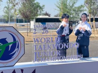 การแข่งขันรายการ Tashkent 2026 World Taekwondo Junior Championships ในวันที่สอง  วันที่ 13 เมษายน 2569 ณ เมืองทาชเคนต์  ประเทศอุซเบกิสถาน👇🏻

นักกีฬาเทควันโดทีมชาติไทยจะลงทำการแข่งขัน จำนวน 2 คน ได้แก่

🇹🇭นางสาวณัทธมนกาญจน์ ทามะนิตย์ 
🥋รุ่นน้ำหนักไม่เกิน 55 กิโลกรัม

🇹🇭นายพศวัต ไทยอุดม 
🥋รุ่นน้ำหนักไม่เกิน 55 กิโลกรัม

🎥ช่องทางการรับชม

https://www.youtube.com/live/eyn6Osx_aIo?si=xTEgQr7g4QI-RRt2

⏰เริ่มการแข่งขันเวลา 11.00 น. (เวลาประเทศไทย)

อย่าลืมส่งกำลังใจให้ทีมเทควันโดไทยด้วยนะคะ 🥋🇹🇭✌🏻