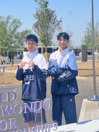 การแข่งขันรายการ Tashkent 2026 World Taekwondo Junior Championships ในวันที่ห้า 
วันที่ 16 เมษายน 2569 ณ เมืองทาชเคนต์ ประเทศอุซเบกิสถาน👇🏻

นักกีฬาเทควันโดทีมชาติไทยจะลงทำการแข่งขัน จำนวน 2 คน ได้แก่

🇹🇭นายณัฐกิตติ์ มะลิวรรณ 
🥋รุ่นน้ำหนักไม่เกิน 63 กิโลกรัม

🇹🇭นายอนันตสิน กาเจริญ 
🥋รุ่นน้ำหนักไม่เกิน 68 กิโลกรัม

🎥ช่องทางการรับชม

https://www.youtube.com/live/eyn6Osx_aIo?si=xTEgQr7g4QI-RRt2

⏰เริ่มการแข่งขันเวลา 11.00 น. (เวลาประเทศไทย)

อย่าลืมส่งกำลังใจให้ทีมเทควันโดไทยด้วยนะคะ 🥋🇹🇭✌🏻