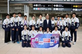 วันที่ 19 เมษายน 2569 ผศ.พิมล  ศรีวิกรม์ นายกสมาคมกีฬาเทควันโดแห่งประเทศไทย  ไปให้การต้อนรับคณะผู้ฝึกสอนและนักกีฬาเทควันโดทีมชาติไทย ￼ที่เดินทางกลับมาจากการแข่งขันรายการ Tashkent 2026 World Taekwondo Junior Championships  ณ ท่าอากาศยานสุวรรณภูมิ ￼ 🇹🇭🥋🥇🥉￼