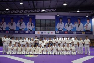 สมาคมกีฬาเทควันโดแห่งประเทศไทย จัดการอบรม ให้ความรู้เกี่ยวกับการแข่งขัน Virtual Taekwondo ในระหว่างวันที่ 20-21 เมษายน 2569  ณ ศูนย์ฝึกซ้อมกีฬาเทควันโด  สมาคมกีฬาเทควันโดแห่งประเทศไทย