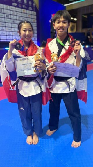 ผลการแข่งขันในรายการ 9th  Asian Taekwondo Poomsae Championships ณ เมืองอูลานบาตาร์ ประเทศมองโกเลีย ในวันแรกวันที่ 19 พฤษภาคม 2569

นักกีฬาเทควันโดทีมชาติไทย สามารถทำผลงานได้ 1 เหรียญเงิน และ 1 เหรียญทองแดง ได้แก่

1 เหรียญเงิน 🥈
 🥋นางสาววัชรกุล   ลิ้มจิตรกร
🇹🇭ประเภทฟรีสไตล์เดี่ยวหญิง

1 เหรียญทองแดง 🥉
🥋นายนาวิน  ปินฑะสูตร 
🇹🇭ประพุมเซ่เดี่ยวชาย

ขอแสดงความยินดีด้วยนะคะ🎉🎊👍🏻🇹🇭