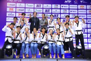 ภาพบรรยากาศการแข่งขันและรับเหรียญรางวัล ในรายการ 9th  Asian Taekwondo Poomsae Championships ณ เมืองอูลานบาตาร์ ประเทศมองโกเลีย ในระหว่างวันที่ 19 -20 พฤษภาคม 2569

นักกีฬาเทควันโดทีมชาติไทย สามารถทำผลงานได้ 2 เหรียญทอง 3 เหรียญเงิน และ 1 เหรียญทองแดง 

และได้รับรางวัล
🏆 ผู้ฝึกสอนยอดเยี่ยม
🇹🇭 โค้ชนายอน ลี 

🏆 ถ้วยคะแนนรวม  อันดับที่ 2

ขอแสดงความยินดีด้วยนะคะ🎉🎊👍🏻🇹🇭