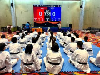 ภาพบรรยากาศการอบรมกีฬาเทควันโดเพื่อความเป็นเลิศ  ผู้ตัดสินกีฬาเทควันโดระดับชาติ 5 ภาค Class 3 ประจำปี 2569  ภาค 1 และ 2

ณ โรงแรมวาสิฏฐี จังหวัดสุพรรณบุรี ในระหว่างวันที่  22-24 กรกฎาคม 2569 🥋🇹🇭