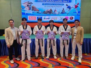 ภาพบรรยากาศการอบรมกีฬาเทควันโดเพื่อความเป็นเลิศ  ผู้ตัดสินกีฬาเทควันโดระดับชาติ 5 ภาค Class 3 ประจำปี 2569  ภาค 1 และ 2

ณ โรงแรมวาสิฏฐี จังหวัดสุพรรณบุรี ในระหว่างวันที่  22-24 กรกฎาคม 2569 🥋🇹🇭