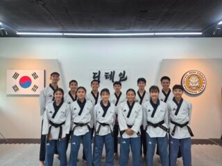 การแข่งขันในรายการ 7th Kimunyong Cup International Open Taekwondo Championships ในวันที่ 26 กรกฎาคม 2569 ณ กรุงโซล ประเทศเกาหลีใต้  

นักกีฬาเทควันโดไทยในโครงการ Domestic Power 2026 จะลงทำการแข่งขัน ดังนี้ 

🎯ประเภทพุมเซ่เดี่ยวหญิง
🥋นางสาวสุชานันท์ อินทร์แจ้ง

🎯ประเภทพุมเซ่เดี่ยวชาย
🥋นายปุณณวิช หงษ์ยี่สิบเอ็ด

🎯ประเภทพุมเซ่คู่ผสม
🥋นางสาวภริทภร ณ บางช้าง 
🥋นายนิธิกร ยิ้มประเสริฐ

🥋นางสาวศิรินทิพย์ จันทศรี 
🥋นายปุญวิชย์ สมวิทูร

🎯ประเภทพุมเซ่ทีมหญิง
🥋นางสาวสุชานันท์ อินทร์แจ้ง
🥋นางสาวภริทภร ณ บางช้าง
🥋นางสาวศิรินทิพย์ จันทศรี

🎯ประเภทพุมเซ่ทีมชาย
🥋นายนิธิกร ยิ้มประเสริฐ
🥋นายปุญวิชย์ สมวิทูร
🥋นายปุณณวิช หงษ์ยี่สิบเอ็ด

🎯ประเภทฟรีสไตล์เดี่ยวหญิง
🥋นางสาวณัฐนรี คำสอาด
🥋นางสาวมนันย์ ทองบ้านบ่อ

🎯ประเภทฟรีสไตล์เดี่ยวชาย
🥋นายปัณณธร ศิริโสม

🎯ประเภทฟรีสไตล์คู่ผสม
🥋นางสาวปารณัท วงศ์หินกอง 
🥋นายณัฐชนน อุ่นจันทึก

🥋นางสาวณัฐนรี คำสอาด 
🥋นายศุภวิชญ์ ชูผล

🎯ประเภทฟรีสไตล์ทีมผสม
🥋นายศุภวิชญ์ ชูผล
🥋นายณัฐชนน อุ่นจันทึก
🥋นายปัณณธร ศิริโสม
🥋นางสาวปารณัท วงศ์หินกอง
🥋นางสาวมนันย์ ทองบ้านบ่อ

อย่าลืมส่งกำลังใจให้ทีมเทควันโดไทยด้วยนะคะ 🥋🇹🇭✌🏻