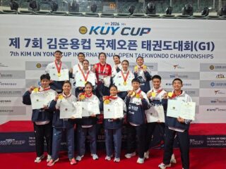 สรุปผลการแข่งขันในรายการ 7th Kimunyong Cup International Open Taekwondo Championships ในวันที่ 26 กรกฎาคม 2569 ณ กรุงโซล ประเทศเกาหลีใต้  

นักกีฬาเทควันโดไทยในโครงการ Domestic Power 2026 สามารถทำผลงานได้ 7 เหรียญทอง  และ 2 เหรียญทองแดง ดังนี้

7 เหรียญทอง🥇🥇🥇🥇🥇🥇🥇

🥇ประเภทพุมเซ่คู่ผสม 
🥋นางสาวศิรินทิพย์ จันทศรี
🥋นายปุญวิชย์ สมวิทูร

🥇ประเภทพุมเซ่ทีมหญิง 
🥋นางสาวสุชานันท์ อินทร์แจ้ง
🥋นางสาวภริทภร ณ บางช้าง
🥋นางสาวศิรินทิพย์ จันทศรี

🥇ประเภทพุมเซ่ทีมชาย 
🥋นายนิธิกร ยิ้มประเสริฐ
🥋นายปุญวิชย์ สมวิทูร
🥋นายปุณณวิช หงษ์ยี่สิบเอ็ด

🥇ประเภทฟรีสไตล์เดี่ยวหญิง
🥋นางสาวณัฐนรี คำสอาด

🥇ประเภทฟรีสไตล์เดี่ยวชาย
🥋นายปัณณธร ศิริโสม

🥇ประเภทฟรีสไตล์คู่ผสม
🥋นางสาวณัฐนรี คำสอาด
🥋นายศุภวิชญ์ ชูผล

🥇ประเภทฟรีสไตล์ทีมผสม 
🥋นายศุภวิชญ์ ชูผล
🥋นายณัฐชนน อุ่นจันทึก
🥋นายปัณณธร ศิริโสม
🥋นางสาวปารณัท วงศ์หินกอง
🥋นางสาวมนันย์ ทองบ้านบ่อ

2 เหรียญทองแดง🥉🥉

🥉ประเภทฟรีสไตล์เดี่ยวหญิง
🥋นางสาวมนันย์ ทองบ้านบ่อ

🥉ประเภทฟรีสไตล์คู่ผสม
🥋นางสาวปารณัท วงศ์หินกอง
🥋นายณัฐชนน อุ่นจันทึก

ขอแสดงความยินดีด้วยนะคะ🎉🎊👍🏻🥋🇹🇭